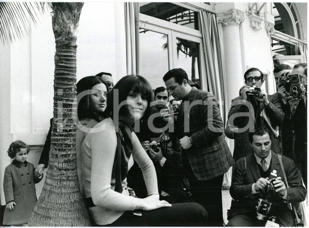 1969 FESTIVAL DI SANREMO - Caterina CASELLI e Gigliola CINQUETTI tra i fotografi