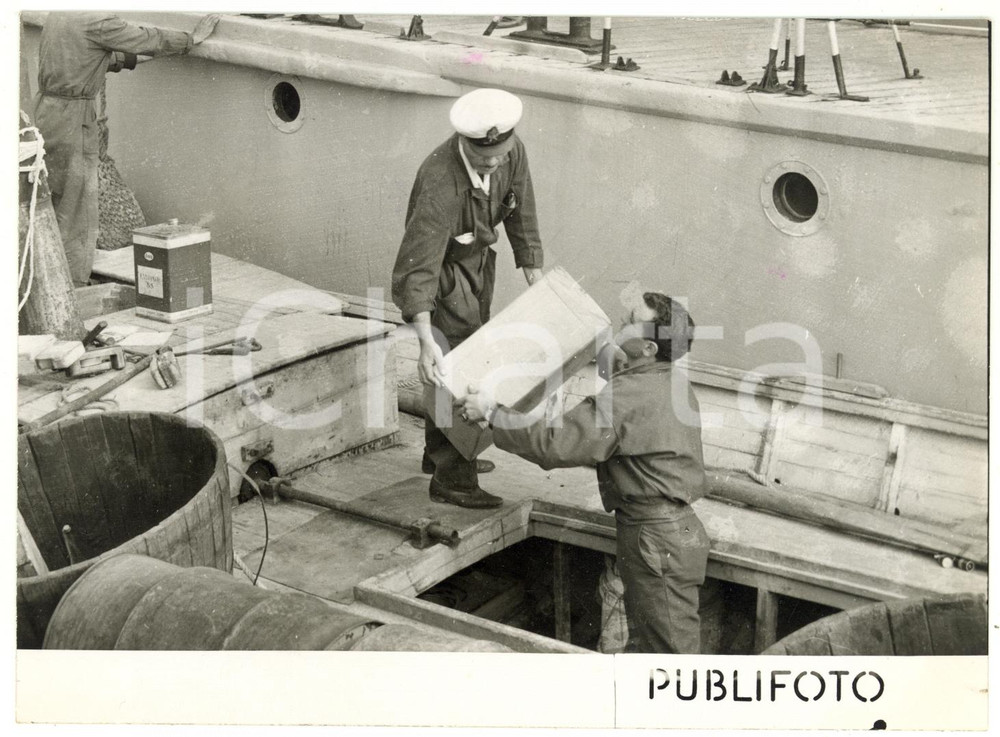 1953 GENOVA GUARDIA DI FINANZA Sequestro sigarette contrabbando da M/n VITTORIA
