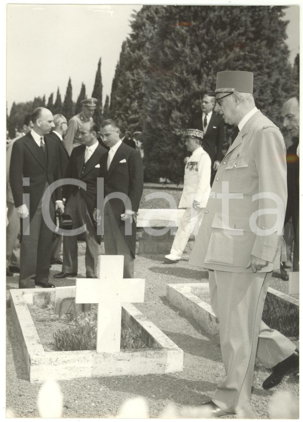 1959 ROMA Cimitero militare francese - Charles DE GAULLE omaggia soldati caduti 