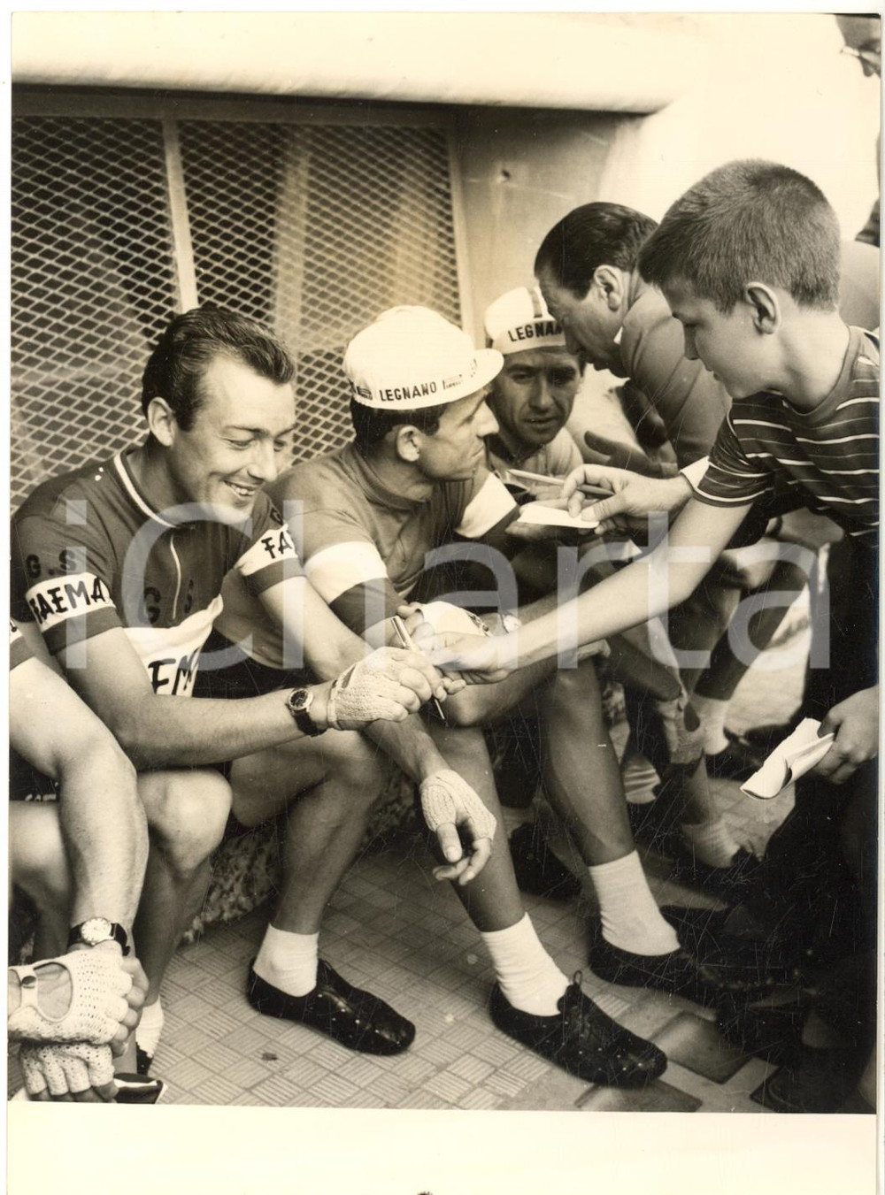 1958 CICLISMO GIRO D'ITALIA 12^ Tappa - Charly GAUL a riposo con Ercole BALDINI