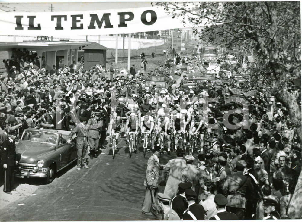 1955 ROMA Cinecittà - GRAN PREMIO CICLOMOTORISTICO - Partenza della Roma-Caserta