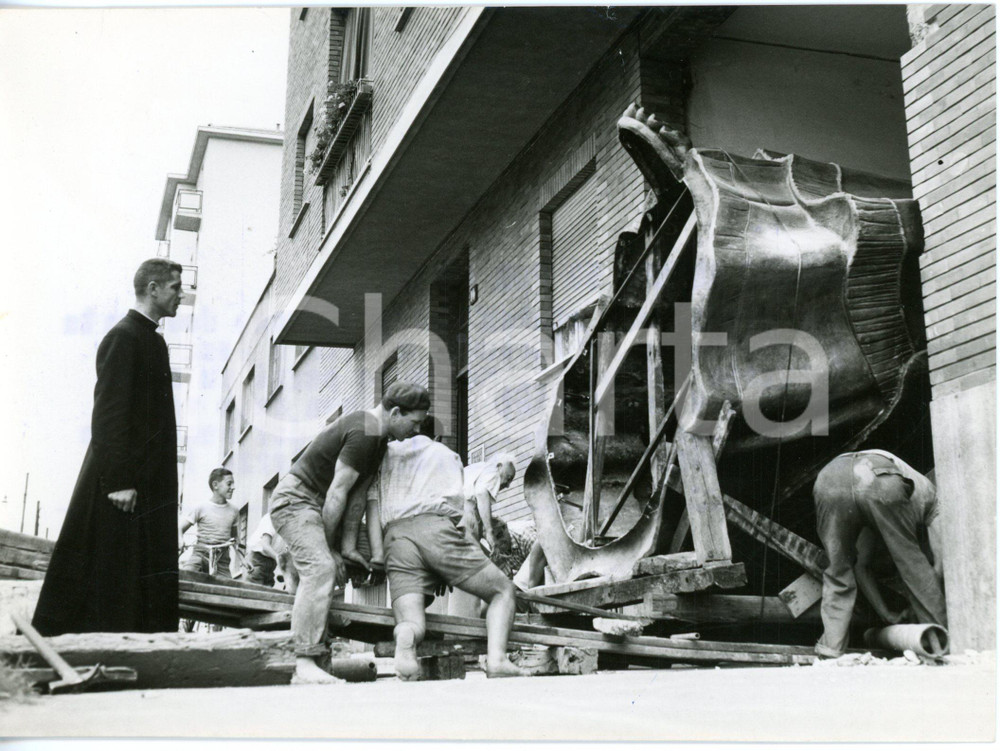 1958 MILANO Arrivo statua della Madonna per santuario Madonna della Guardia