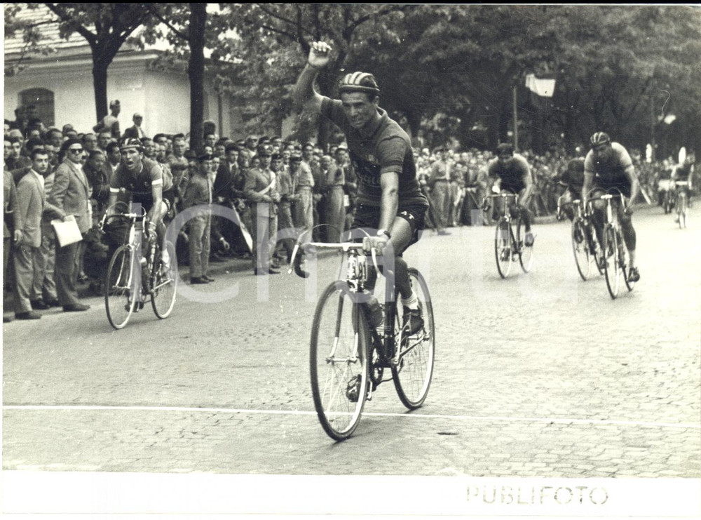 1956 CICLISMO BUSTO ARSIZIO Mondiali Dilettanti - Arrivo al traguardo *Foto