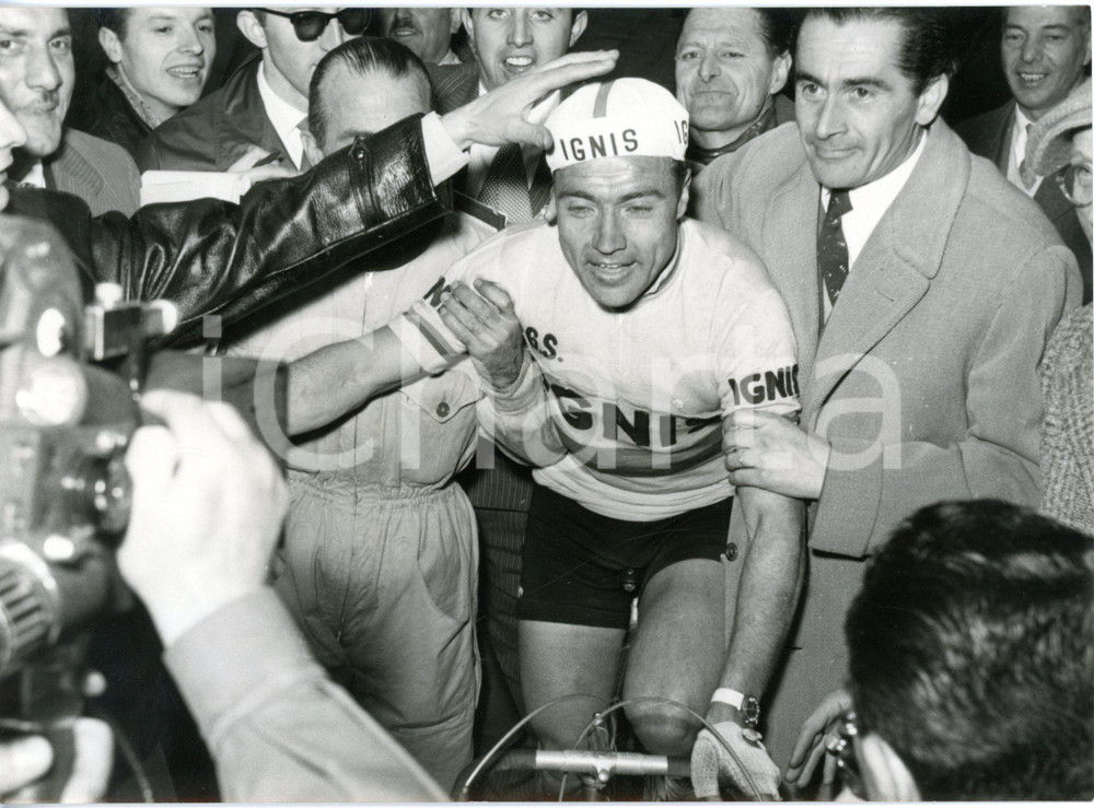 1957 CICLISMO Milano-Torino - Miguel POBLET dopo la vittoria *Foto 18x13