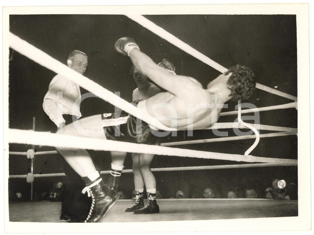 1956 LONDON BOXE Rob BARTON through the ropes during the fight with Albert FINCH