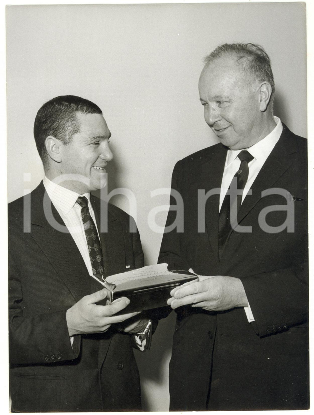 1961 LONDON Variety Club of Great Britain - Irving ALLEN rewarding Bobby NEILL