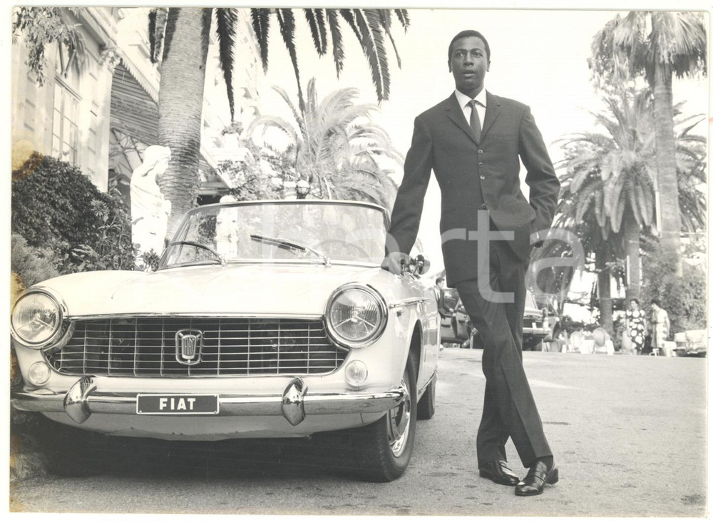 1963 SANREMO XII Festival Moda Maschile - Modello posa con FIAT 1500 PININFARINA