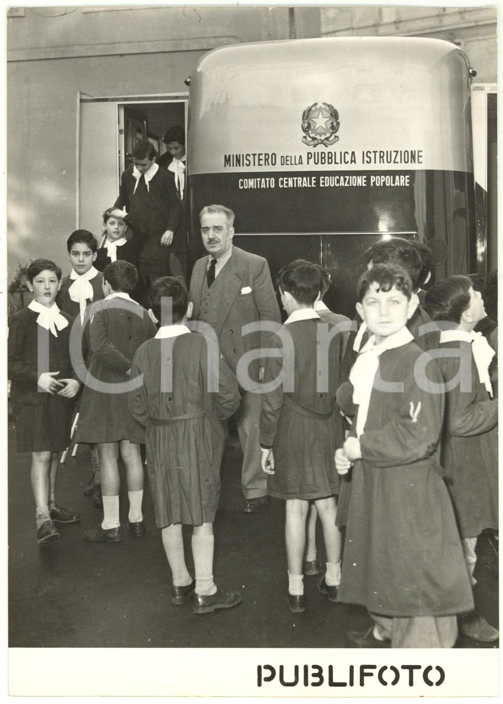 1955 ROMA Nuovi "Bibliobus" per educazione popolare - Alunni scuola "Umberto I°"