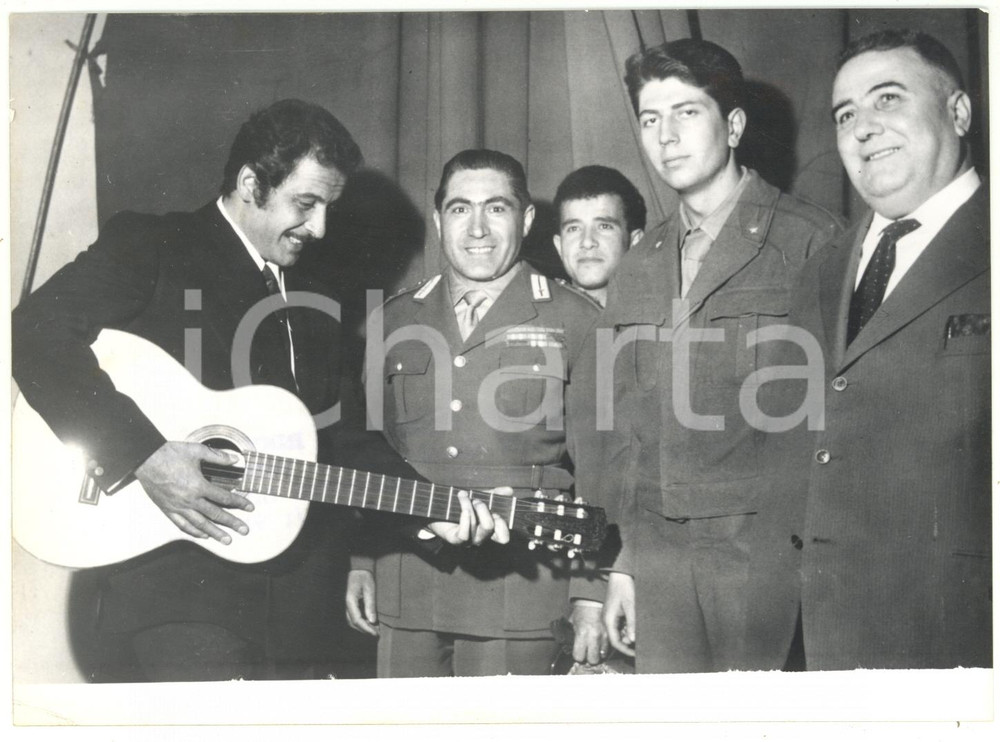 1962 BOLOGNA Domenico MODUGNO si esibisce nella sua ex caserma *Foto 18x13