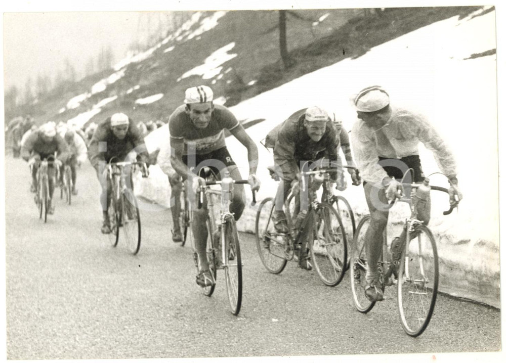 1957 SEMPIONE CICLISMO Giro d'Italia - Louison BOBET supera Raphaël GEMINIANI