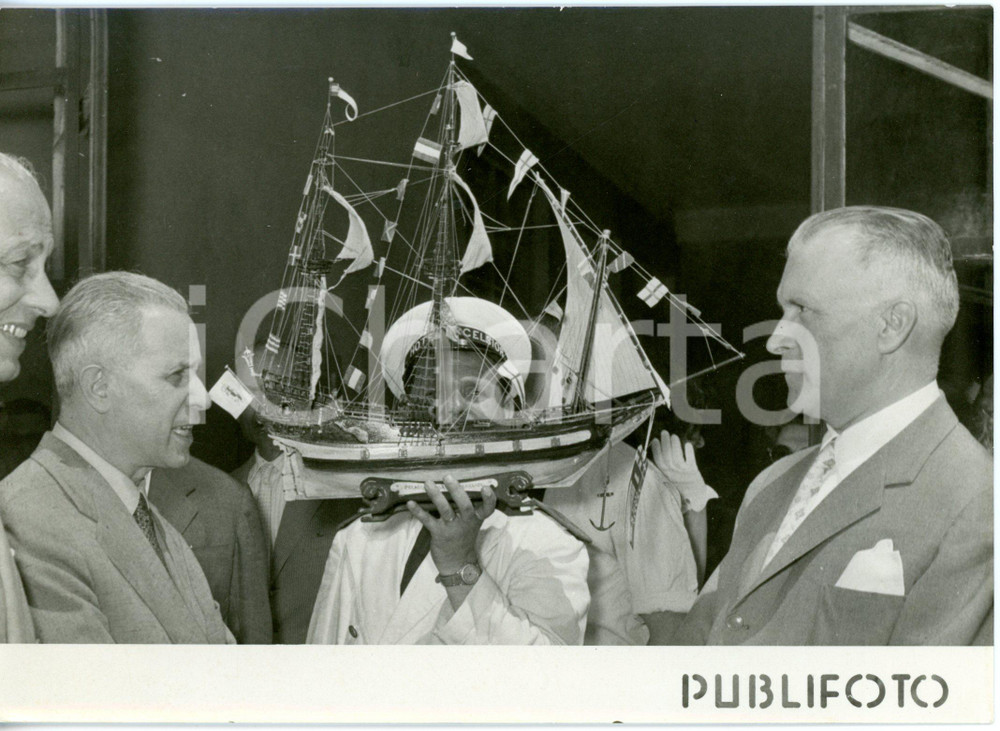 1954 NAPOLI - T/N CRISTOFORO COLOMBO - Presentazione caravella in miniatura