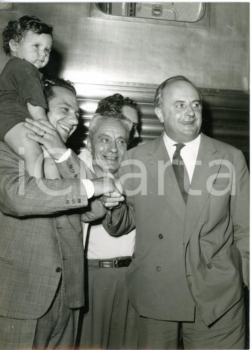 1957 MILANO CICLISMO Adriano RODONI alla partenza per i mondiali di Bruxelles