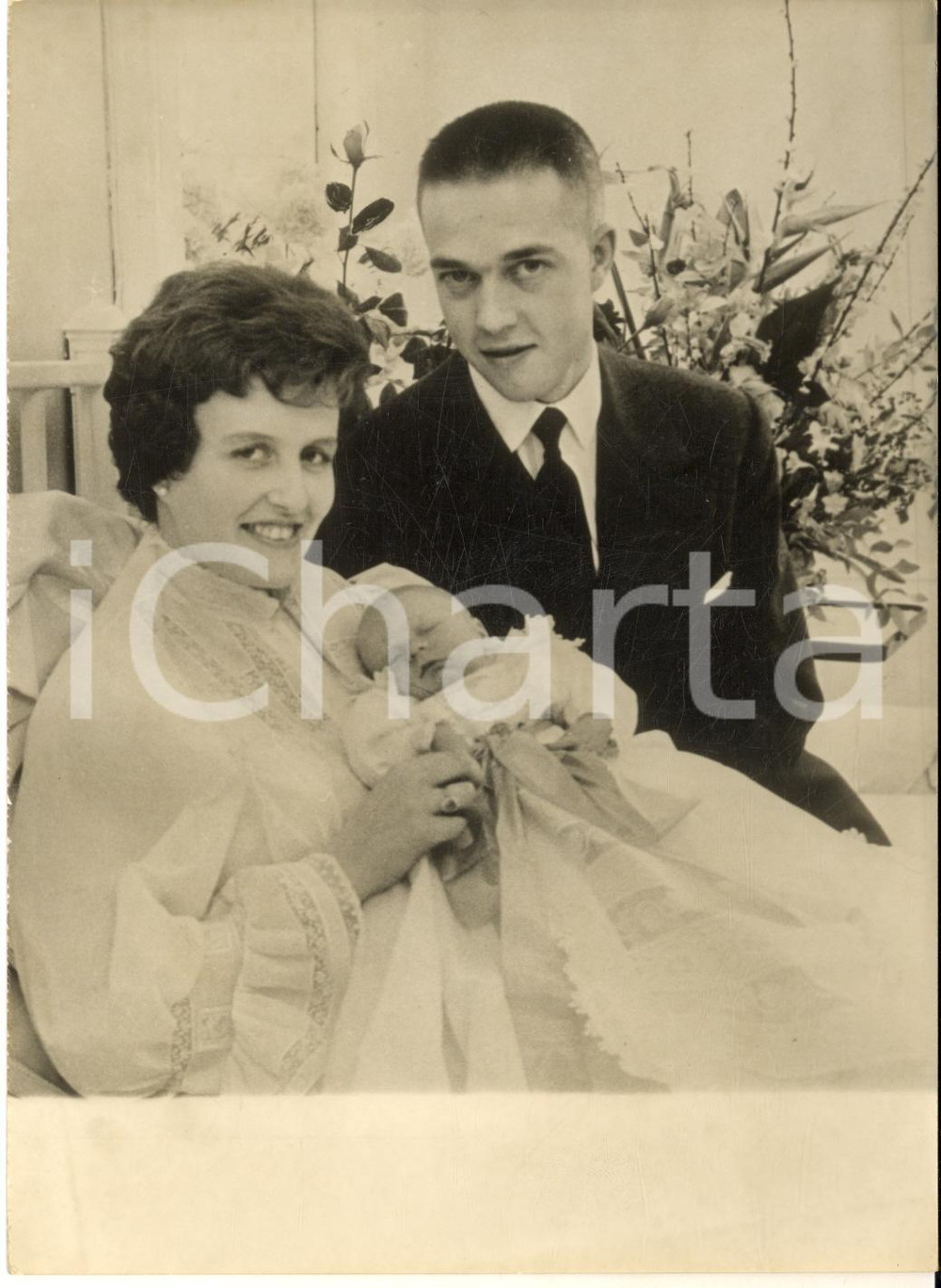 1961 PARIS Henri de FRANCE Marie Thérese de WURTEMBERG avec leur enfant François
