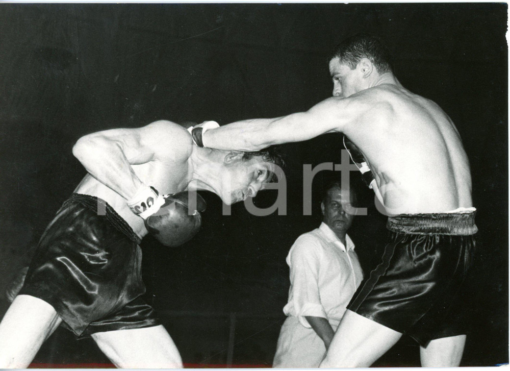 Fotografia d epoca originale 1959 ROMA BOXE Pesi gallo  Alphonse HALIMI colpisce Jose Luis MARTINEZ Foto 1