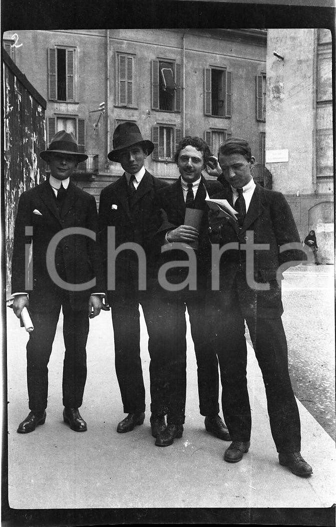 Fotografia d epoca originale 1920 MILANO Gli studenti LONGONI MERAZZA AGOSTONI ROTTA 6x9cm NEGATIVO ORIGINALE 1
