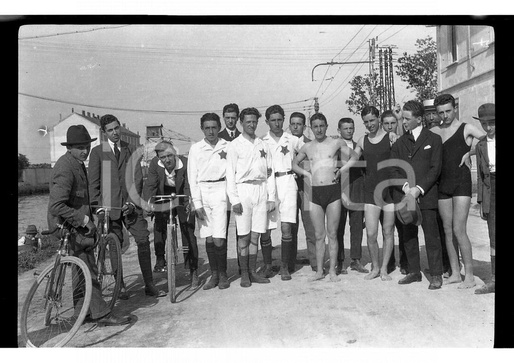 6x9cm NEGATIVO ORIGINALE * 1920 CORSICO Gruppo sportivo studentesco su alzaia