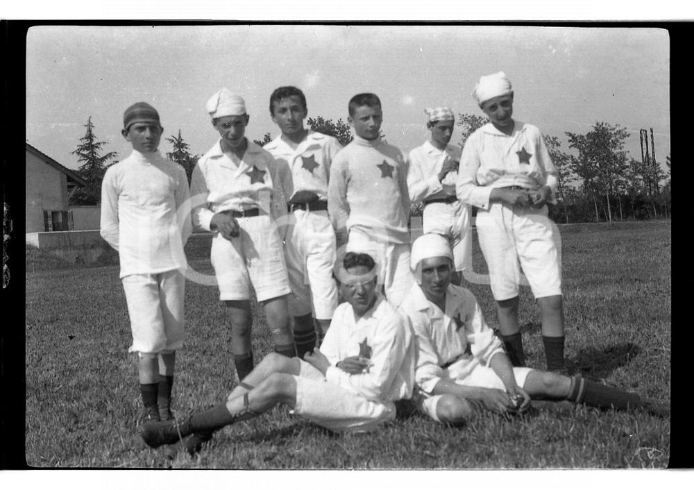 Fotografia d epoca originale 1920 CORSICO Squadra di calcio sul campo sportivo 6x9cm NEGATIVO ORIGINALE 1