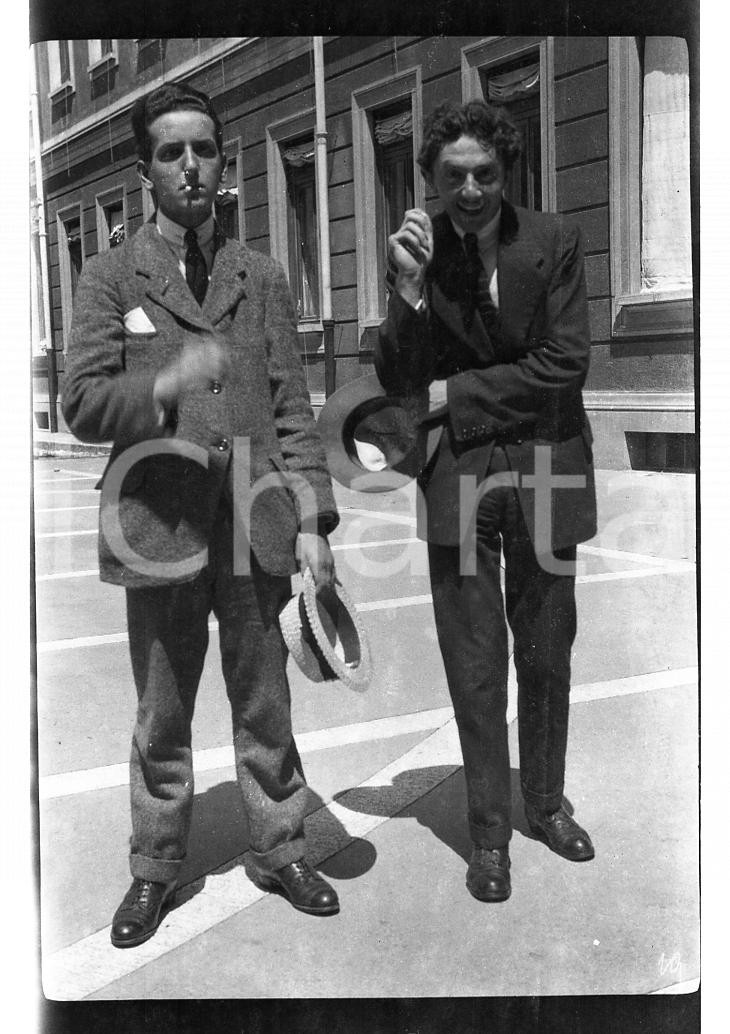 Fotografia d epoca originale 1920 MILANO Studenti MARAZZA e ELLENA cortile Liceo 6x9cm NEGATIVO ORIGINALE 1