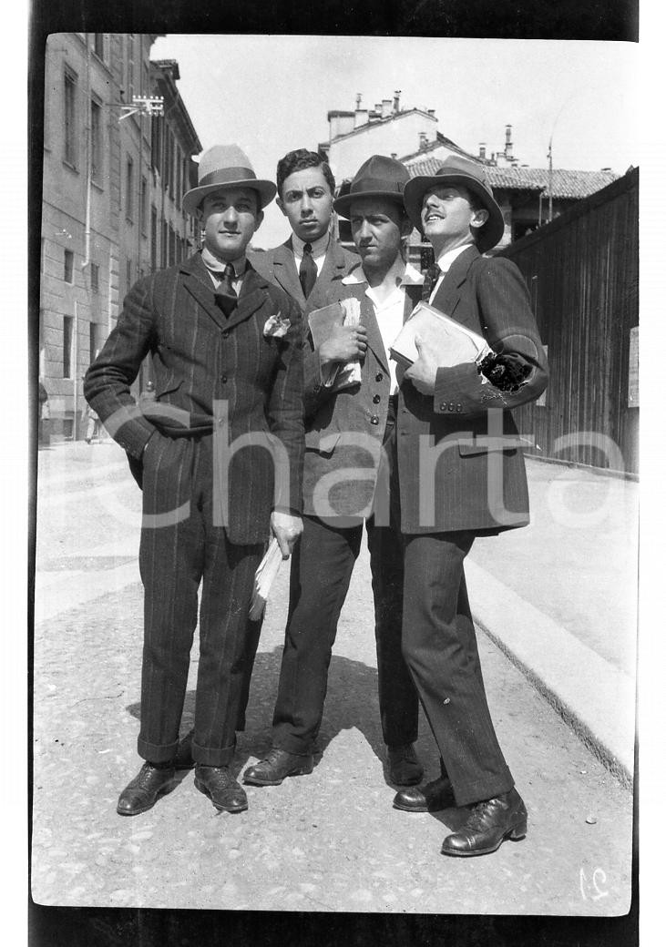 Fotografia d epoca originale 1920 MILANO Goliardia studentesca in strada 6x9cm NEGATIVO ORIGINALE 1