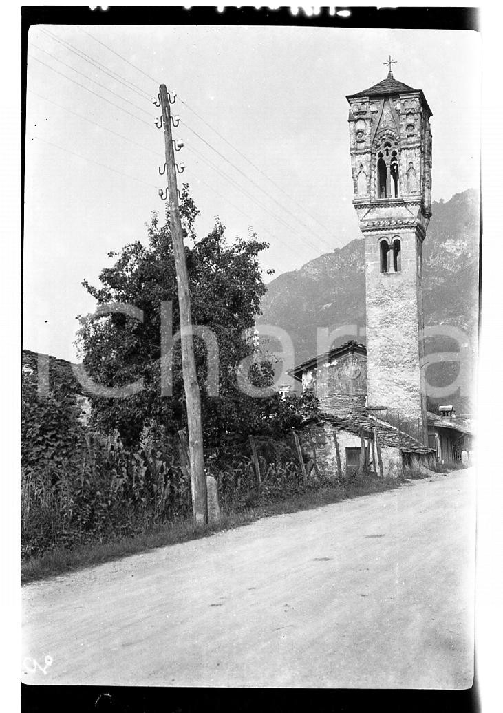1920 OSSUCCIO Campanile chiesa Santa Maria Maddalena NEGATIVO ORIGINALE  Negativo originale in bianco e nero, in formato cm 6 x 9 CONDIZIONI: FAIR E' SEVERAMENTE VIETATA LA RIPRODUZIONE.TUTTI I DIRITTI SONO RISERVATI.ICharta mette in vendita, sul negozio eBay e in esclusiva sul sito "icharta" il proprio archivio composto da numerose diapositive e negativi fotografici d'epoca, tutti originali e autentici, che attraversano la storia del costume italiano tra gli la fine degli anni Sessanta e Novanta.Si tratta di uno sguardo inedito sull'attualità, la politica, la vita quotidiana, il gossip e la cultura, che fotografa il cambiamento della nazione in quest'ultimo scorcio del XX secolo. Un'occasione unica per il mercato del collezionismo, che vede finalmente disponibile un archivio eccezionale per vastità, tematiche e condizioni, in un settore (il negativo fotografico e la diapositiva) di assoluta novità e dalle interessanti prospettive di investimento. FAIR/discreto   originale e autentica 1