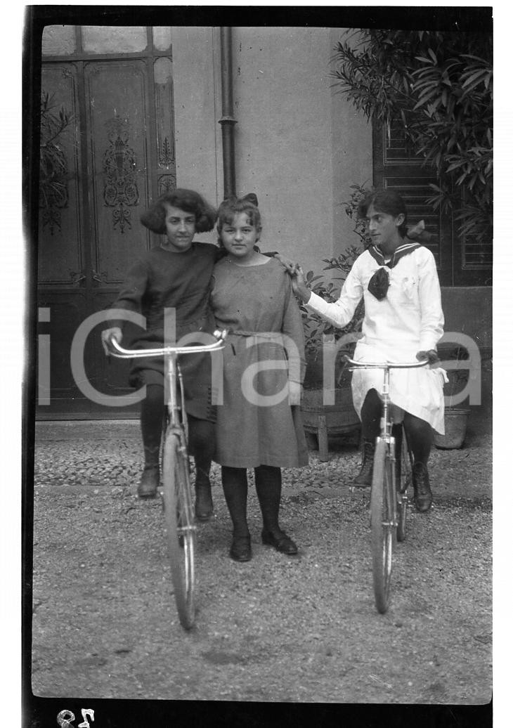 Fotografia d epoca originale 1920 GARLATE LC Iolina Lea Luisa in bicicletta 1
