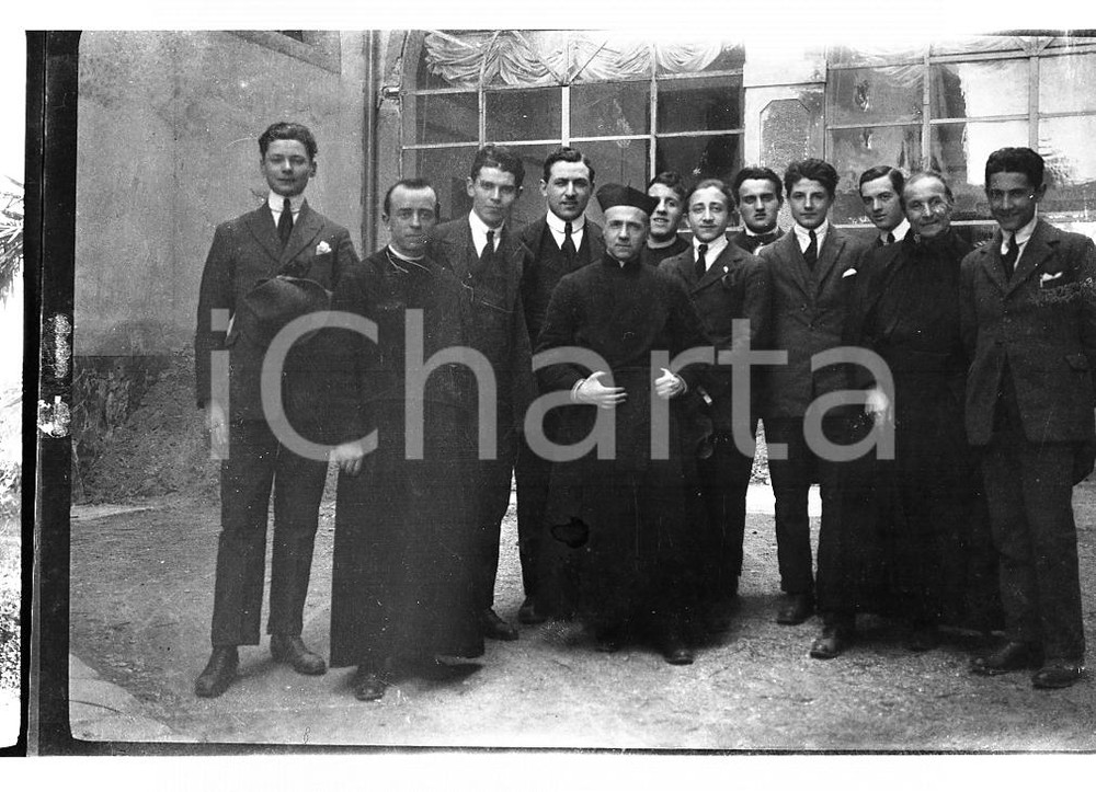 Fotografia d epoca originale 6x9cm NEGATIVO ORIGINALE1921 ROMA Gruppo e sacerdoti in visita alle catacombe 1 1