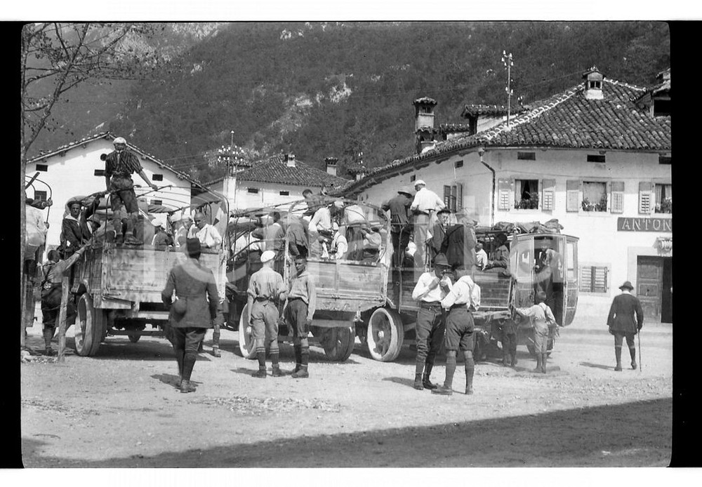 Fotografia d epoca originale 1921 FRIULI Lavoratori per la ricostruzione del paese NEGATIVO ORIGINALE 1