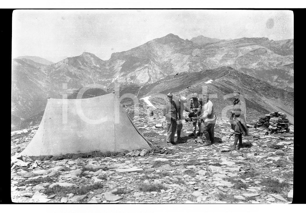 Fotografia d epoca originale 1926 MONTE BERTRAND CN Militari rancio all osservatorio NEGATIVO ORIGINALE 1