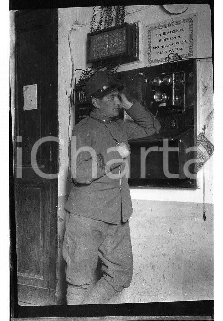 Fotografia d epoca originale 1926 CESANA TO Militare al telefono NEGATIVO ORIGINALE 1