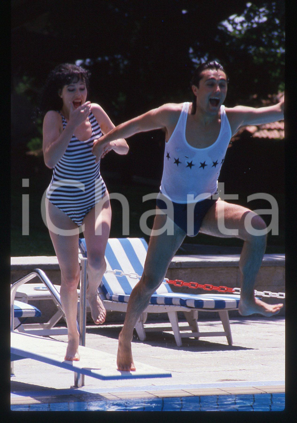 Fotografia d epoca originale 35mm vintage slide1988 GOSSIP Scarlett VON WOLLENMANN e SCIALPI in piscina 14 1