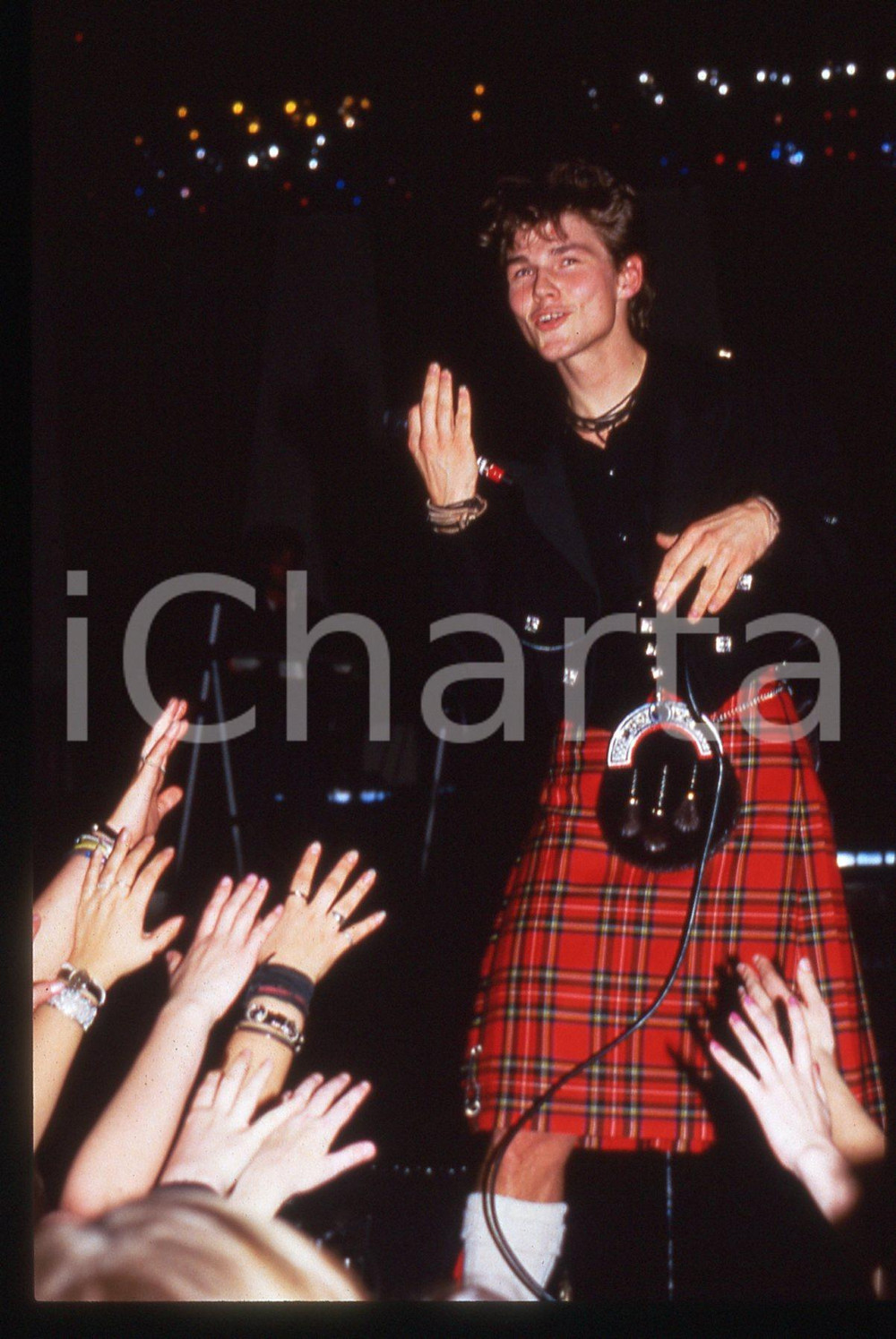 35mm vintage slide* 1990ca MUSICA A-HA Morten HARKET indossa un kilt (1)