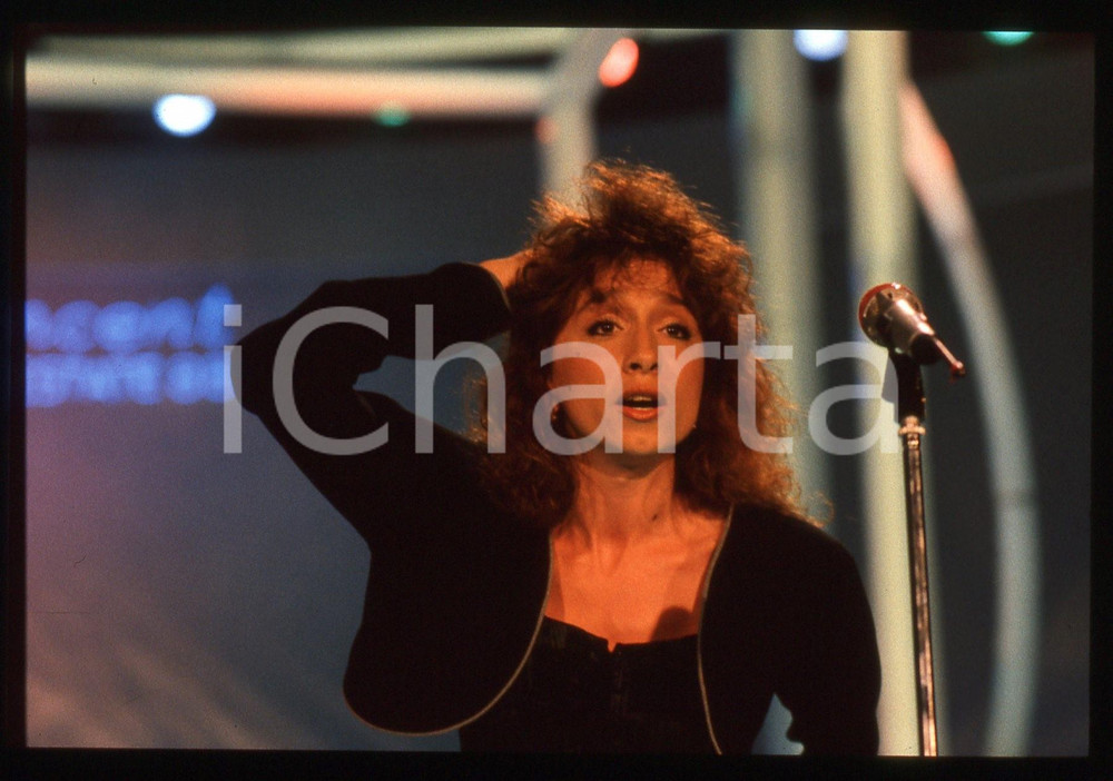 35mm vintage slide* 1990ca MUSICA Laura VALENTE dei MATIA BAZAR Ritratto (1)