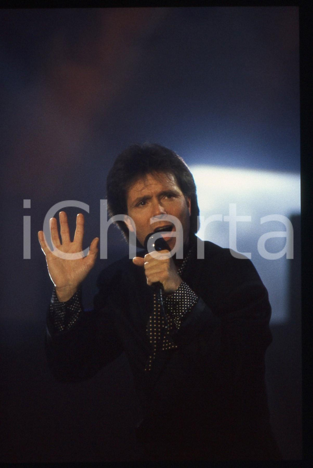 35mm vintage slide* 1989 SANREMO Cliff RICHARD sul palco del PALABARILLA (75)