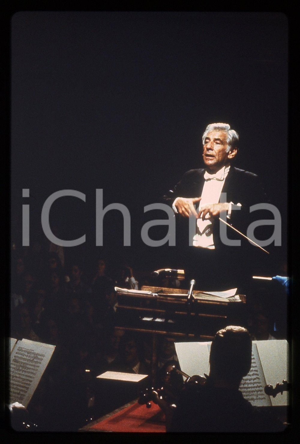 35mm vintage slide* 1980ca MUSICA Leonard BERNSTEIN dirige l'orchestra (1)