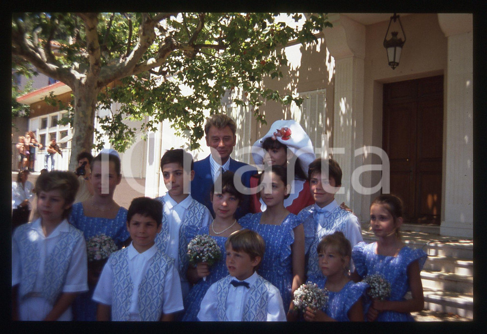35mm vintage slide* 1990 RAMATUELLE Johnny HALLYDAY e Adeline BLONDIEAU Nozze 18