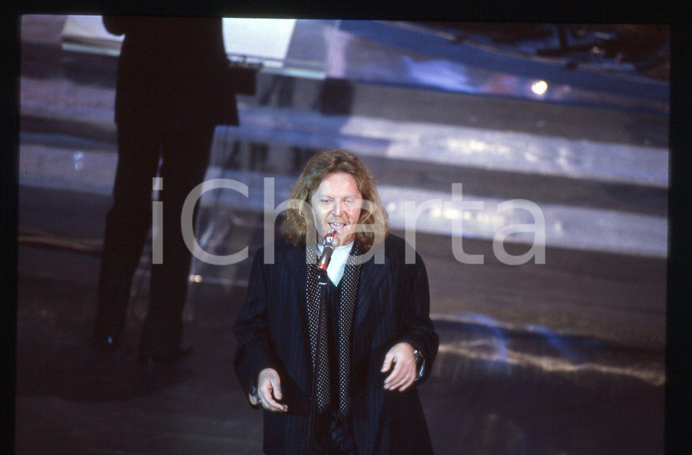 35mm vintage slide* 1991 SANREMO Umberto TOZZI sul palco del Teatro Ariston (10)