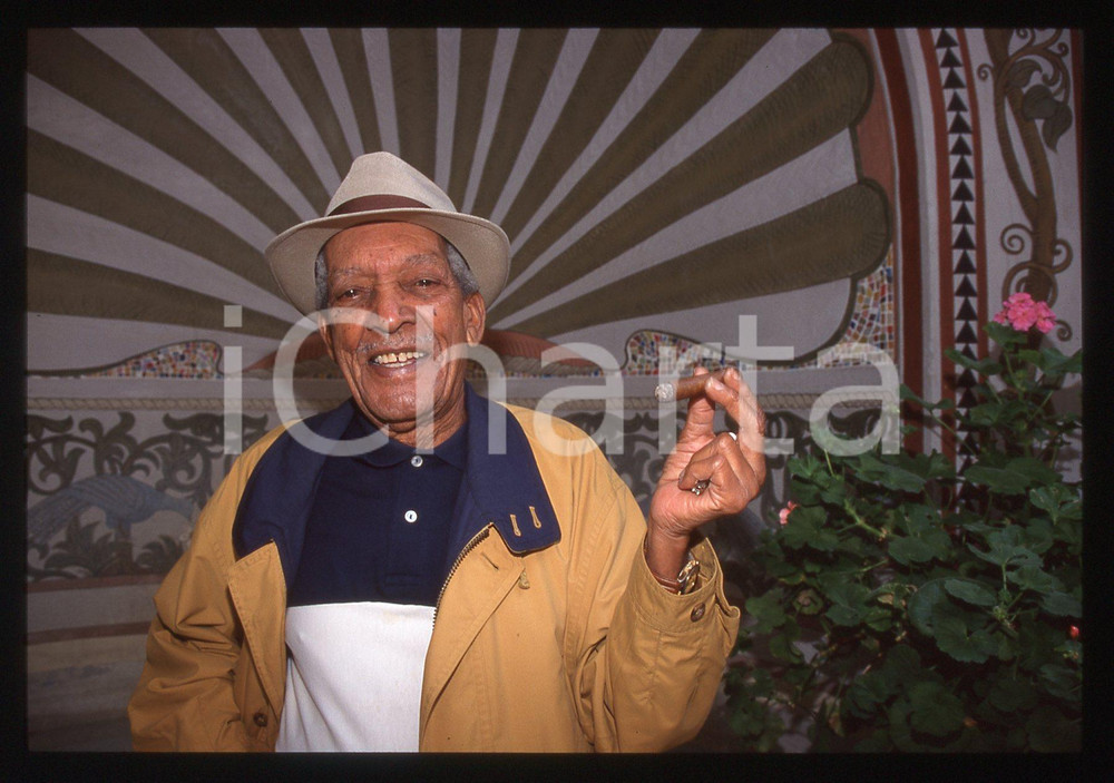 35mm vintage slide* 2000 MILANO COMPAY SEGUNDO Ritratto con sigaro cubano (1)