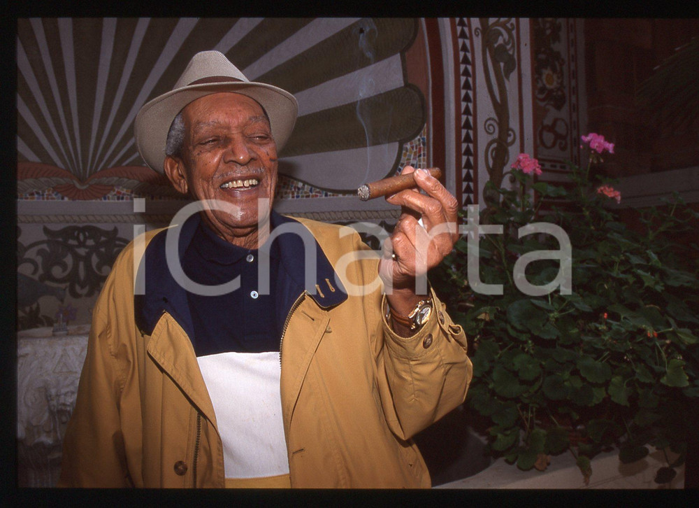 35mm vintage slide* 2000 MILANO COMPAY SEGUNDO Ritratto con sigaro cubano (12)
