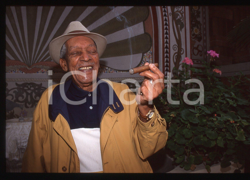 35mm vintage slide* 2000 MILANO COMPAY SEGUNDO Ritratto con sigaro cubano (8)