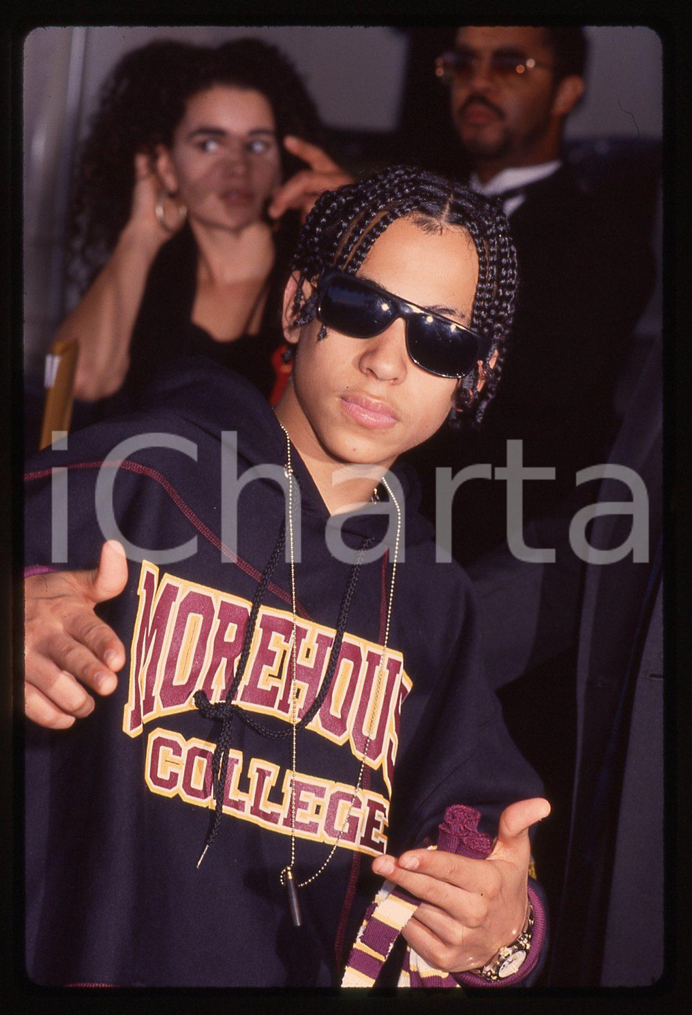 35mm vintage slide* 1993 USA - MUSICA Chris SMITH dei KRISS KROSS Ritratto (2)  Diapositiva d'epoca, in formato 35 mm CONDIZIONI: GOODE' severamente vietata la riproduzione. Tutti i diritti sono riservati. ICharta mette in vendita, sul negozio eBay e in esclusiva sul sito "icharta" il proprio archivio composto da numerose diapositive e negativi fotografici d'epoca, tutti originali e autentici, che attraversano la storia del costume italiano tra gli la fine degli anni Sessanta e Novanta.Si tratta di uno sguardo inedito sull'attualit&agrave;, la politica, la vita quotidiana, il gossip e la cultura, che fotografa il cambiamento della nazione in quest'ultimo scorcio del XX secolo. Un'occasione unica per il mercato del collezionismo, che vede finalmente disponibile un archivio eccezionale per vastit&agrave;, tematiche e condizioni, in un settore (il negativo fotografico e la diapositiva) di assoluta novit&agrave; e dalle interessanti prospettive di investimento.    originale e autentica 1