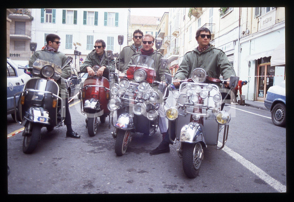 35mm vintage slide* 1992 SANREMO Oscar GIAMMARINARO degli STATUTO in Vespa (2)