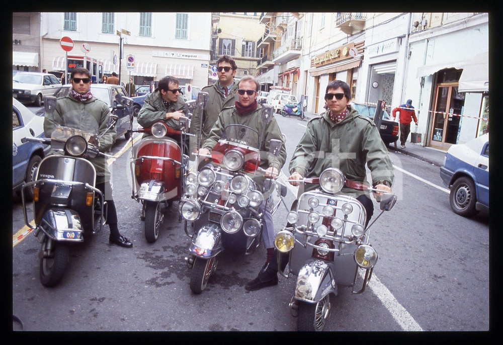 35mm vintage slide* 1992 SANREMO Oscar GIAMMARINARO degli STATUTO in Vespa (3)