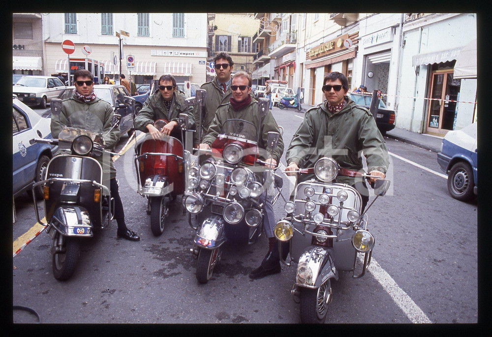 35mm vintage slide* 1992 SANREMO Oscar GIAMMARINARO degli STATUTO in Vespa (4)