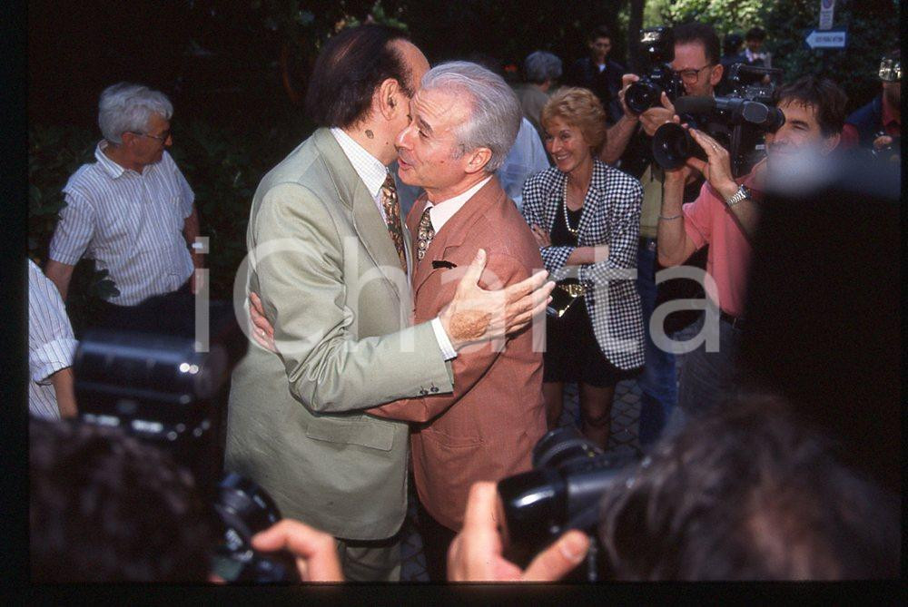35mm vintage slide* 1996 MILANO RHO Pippo BAUDO e prof.SPARTA' post operazione 5