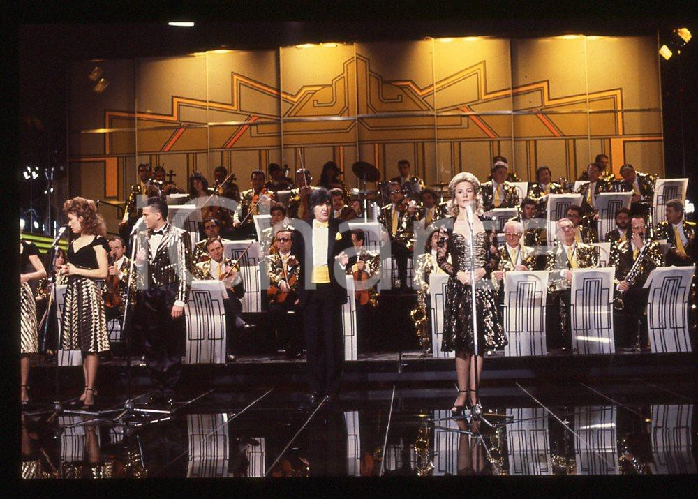 35mm vintage slide* 1985 MUSICA Loretta GOGGI con la Tony DE VITA orchestra