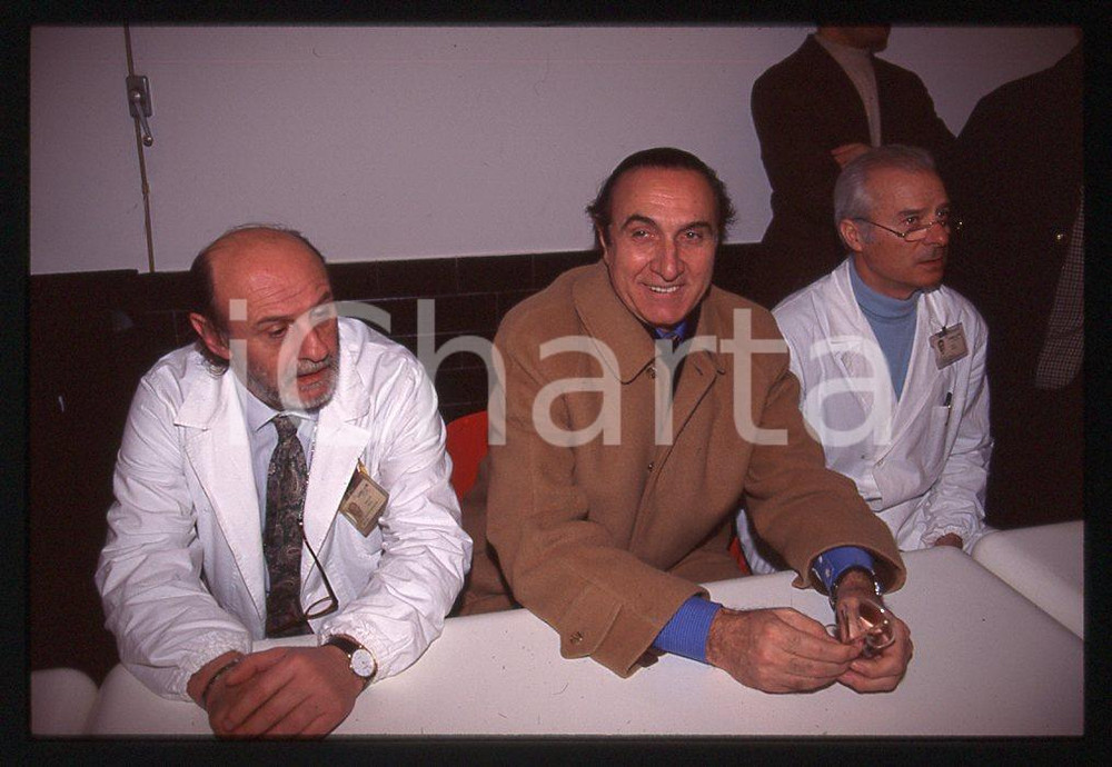 35mm vintage slide* 1996 MILANO RHO Pippo BAUDO e prof.SPARTA' post operazione 7