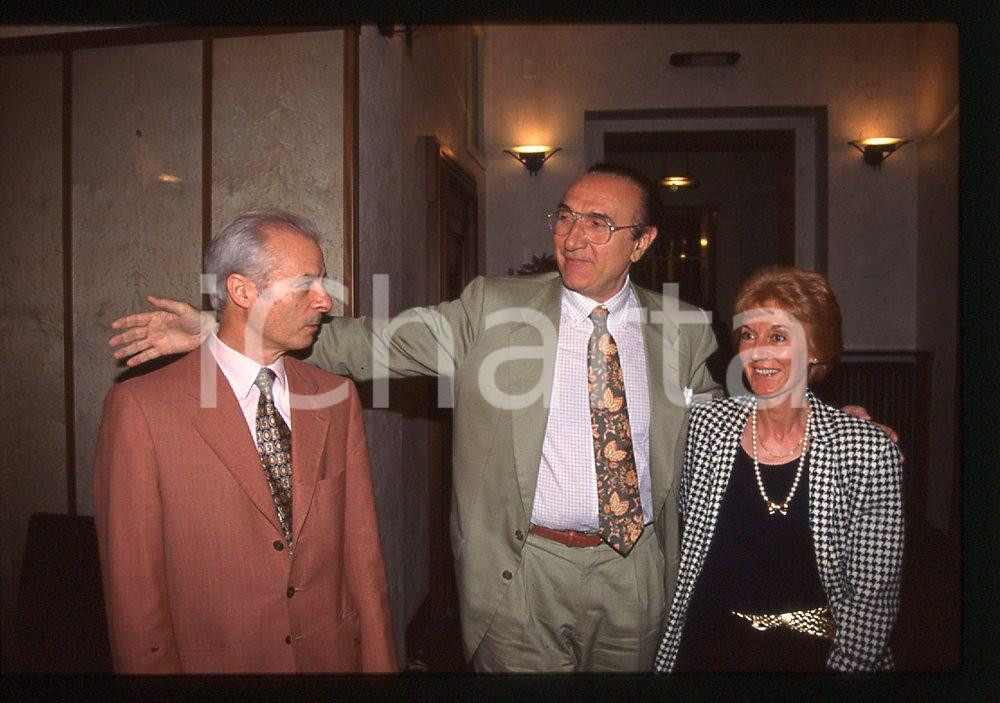 35mm vintage slide* 1996 MILANO RHO Pippo BAUDO e prof.SPARTA' post operazione 8