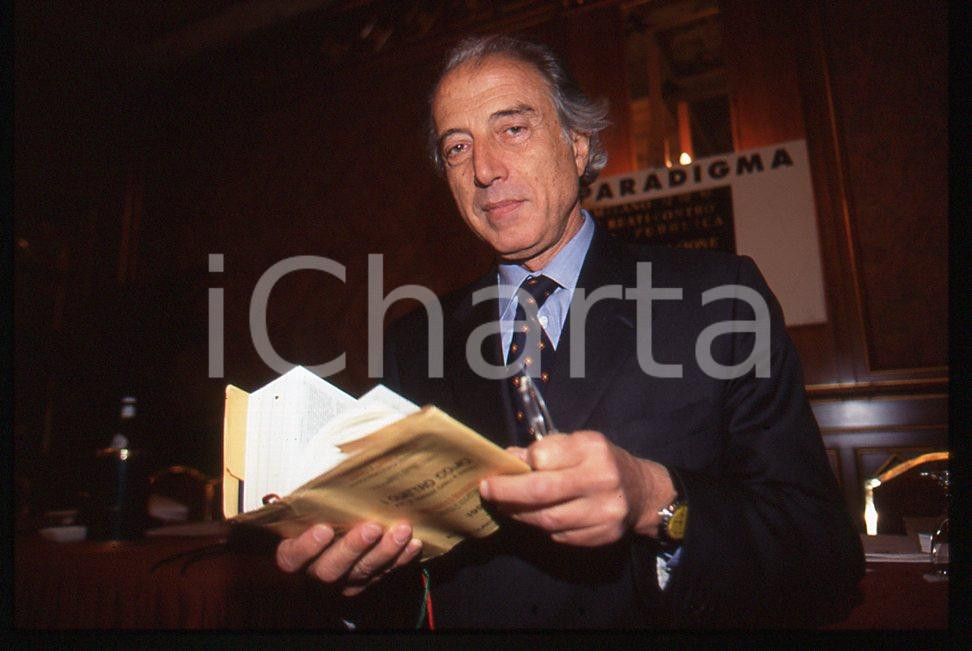 35mm vintage slide* 1996 MILANO Gaetano PECORELLA congresso  "Paradigma" 16