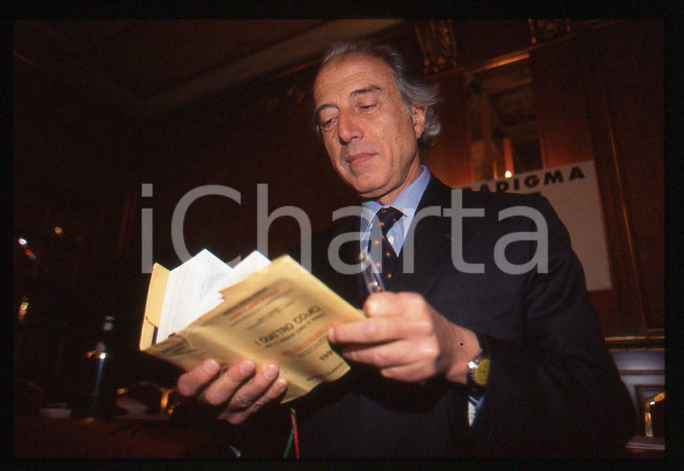 35mm vintage slide* 1996 MILANO Gaetano PECORELLA congresso  "Paradigma" 13
