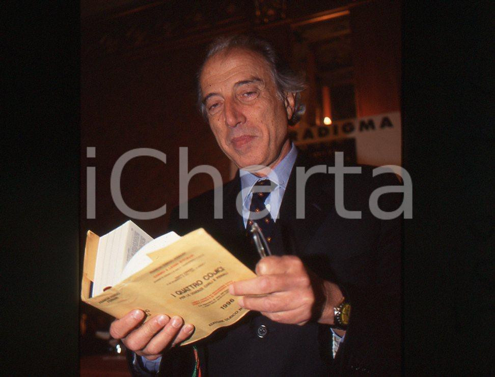 35mm vintage slide* 1996 MILANO Gaetano PECORELLA congresso  "Paradigma" 11